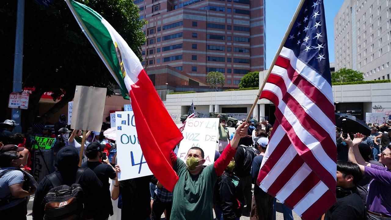 Respuesta Cautelosa: Guardia Nacional Desplegada mientras Estallan Protestas de Inmigración en Los Ángeles